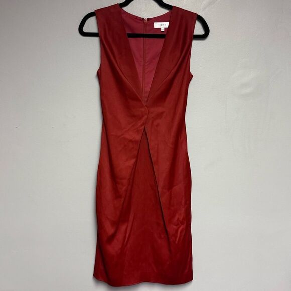 Elegant Red Sleeveless Dress - Picture 3 of 5